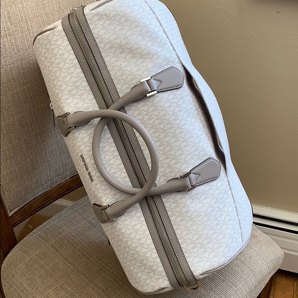Michael Kors Travel Duffle Bright White / Grey - Picture 2 of 8